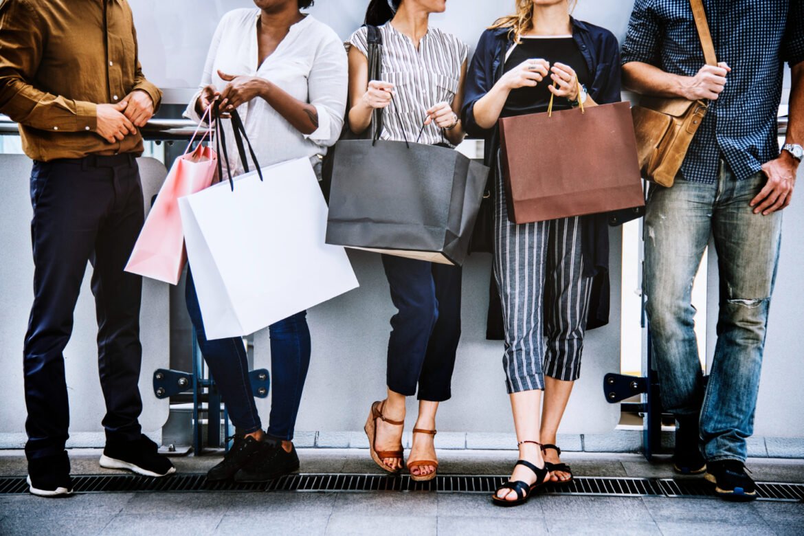 female-friends-out-shopping-tips